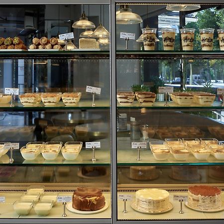 Stayso The House Hotel Istanbul Exteriör bild A display case of pastries