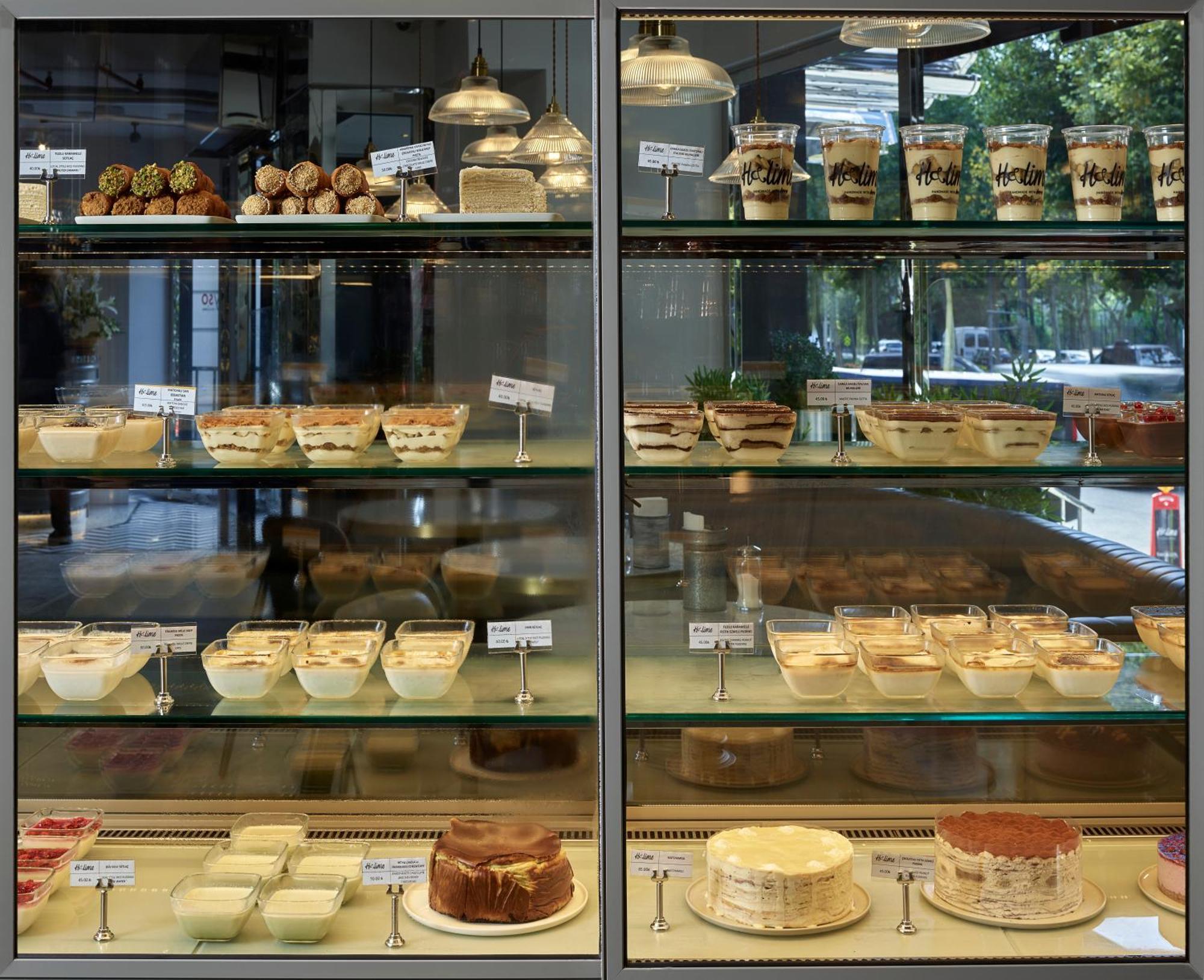 Stayso The House Hotel Istanbul Exteriör bild A display case of pastries