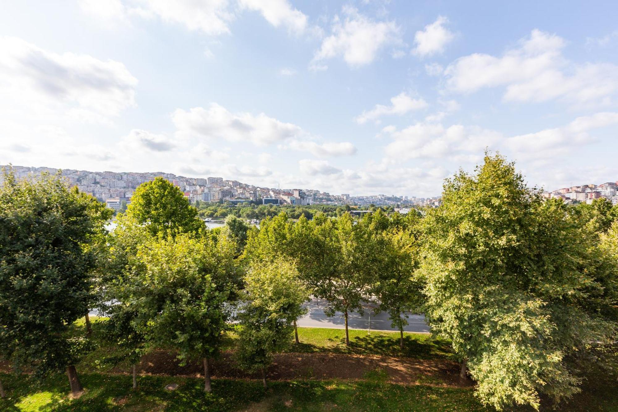 Stayso The House Hotel Istanbul Exteriör bild View of the park