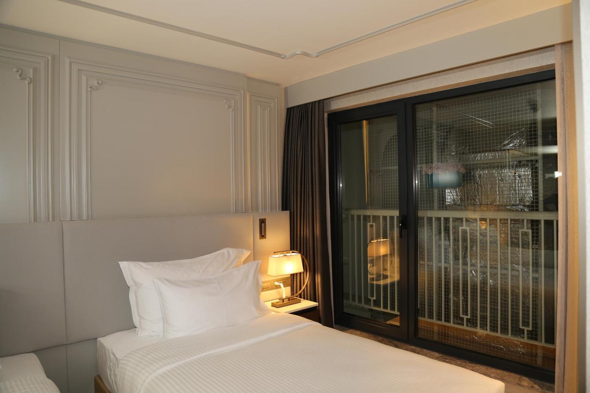 Stayso The House Hotel Istanbul Exteriör bild A room at the hotel